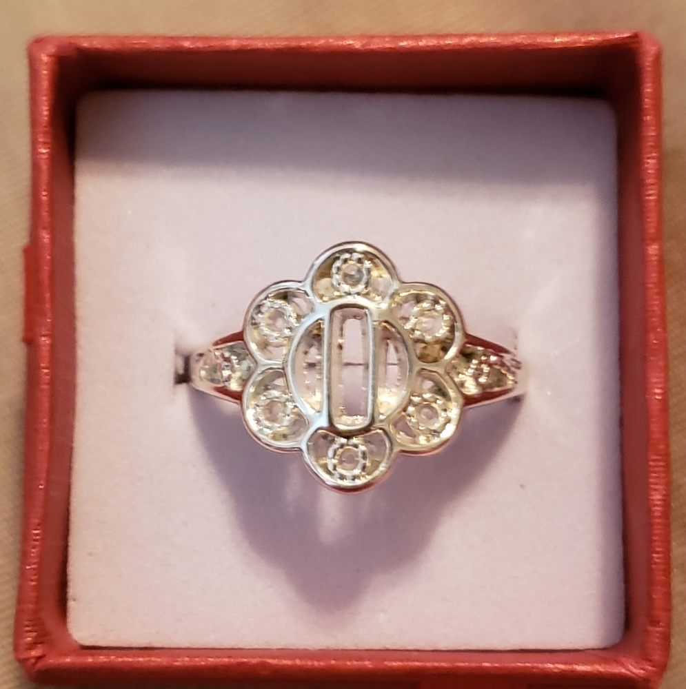 New Stunning Sterling Silver Ring Size: 9!